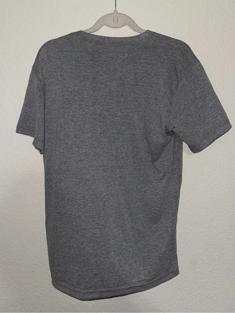 NWT Vuori Mens V1 Wordmark Logo Tee Heather Grey Indigo Tri-Blend Size M